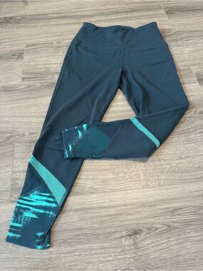 Blue/Green Athletic Leggings with Teal Accent Panels